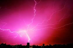 বজ্রপাত ঘটার উদ্দেশ্য কি মানুষকে ভয় দেখানো বা কাউকে আঘাত করা?